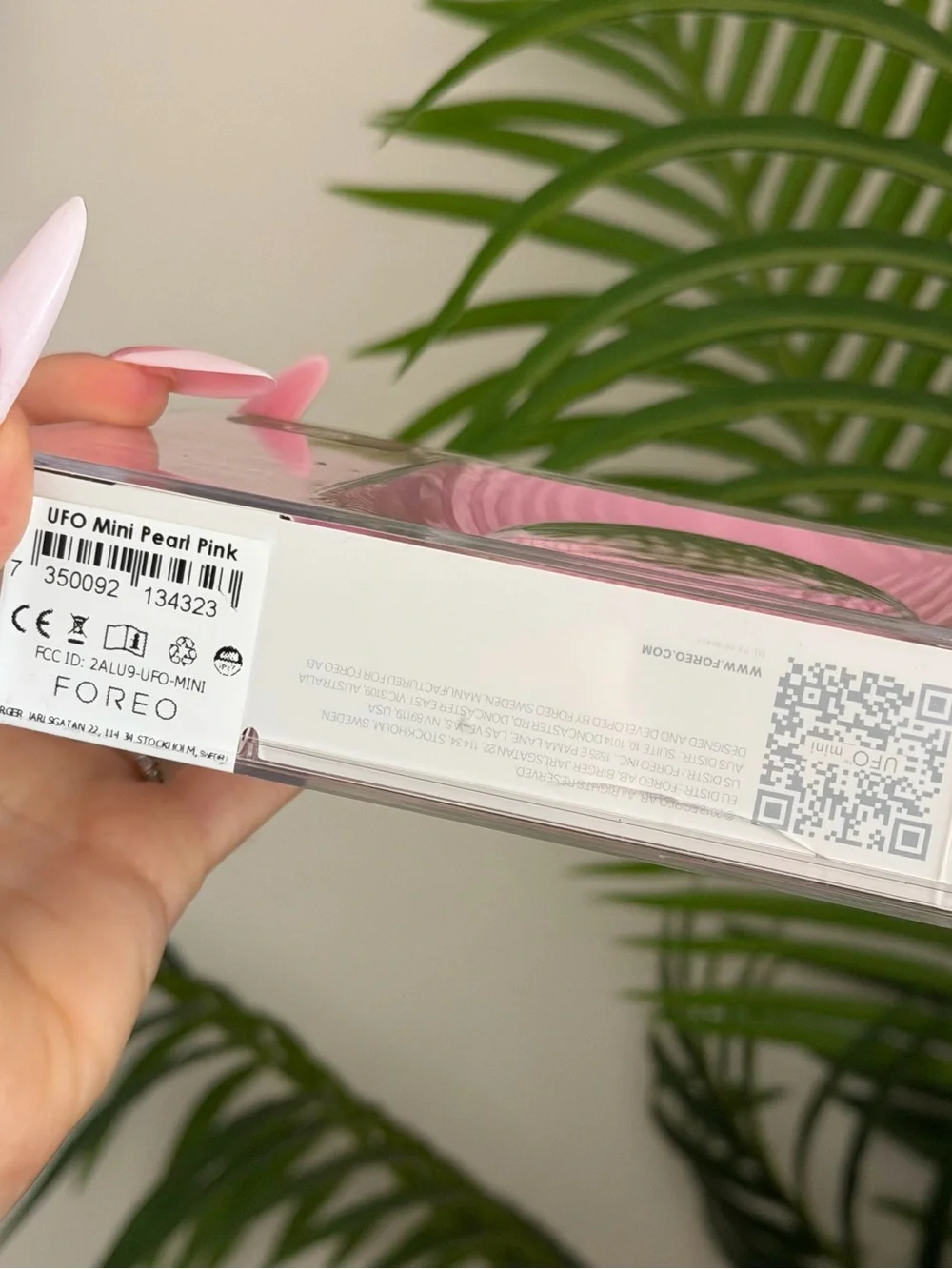 FOREO UFO mini Pink LED Thermo Smart Mask Device with Rose Gold Accent
